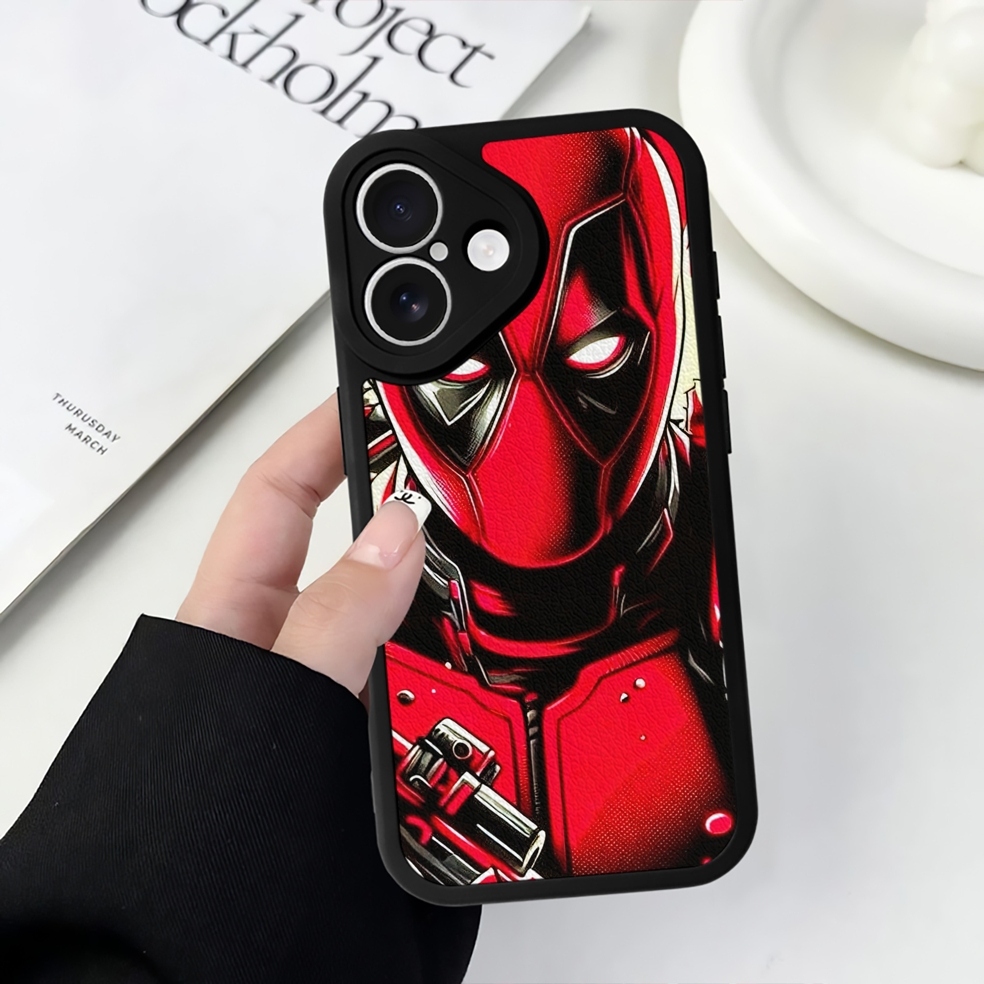 （画像用） Deadpool デッドプール 【iPhone 16シリーズ対応】シリコンスマホケース（レザー調） 材質：シリコン